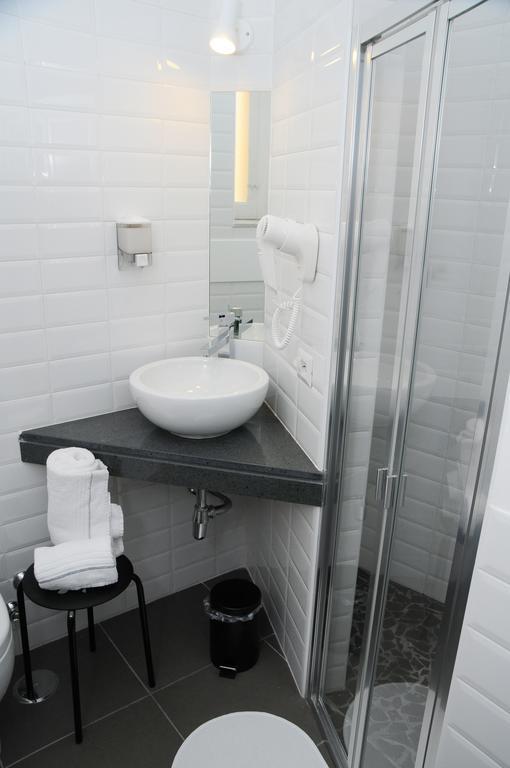 Maison Du La Metro Bed & Breakfast 3*